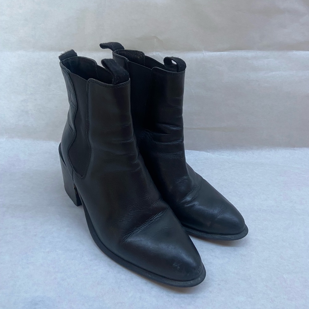 Tony Bianco leather boots. Size 8! Worn but excellent condition.